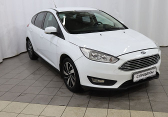 Подержанный автомобиль Ford Focus Hatchback 2017 года (3 фото)