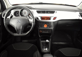 Подержанный автомобиль Citroen C3 Hatchback 2012 года (9 фото)