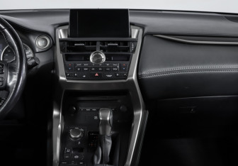 Подержанный автомобиль Lexus NX 2015 года (13 фото)