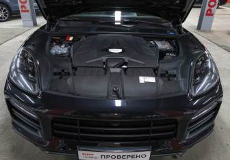 Подержанный автомобиль Porsche Cayenne 2020 года (9 фото)