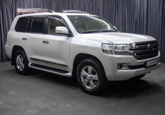 Подержанный автомобиль Toyota Land Cruiser Suv 2020 года (3 фото)