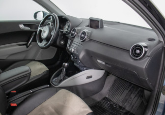 Подержанный автомобиль Audi A1 2011 года (9 фото)