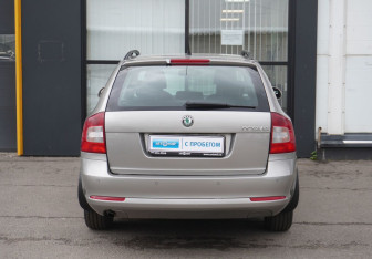 Подержанный автомобиль Skoda Octavia Wagon 2009 года (6 фото)
