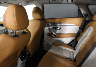 Подержанный автомобиль Jetour X70 2024 года (12 фото)