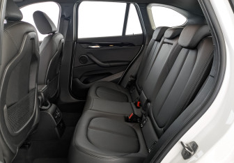 Подержанный автомобиль BMW X1 2021 года (18 фото)