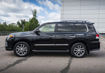 Подержанный автомобиль Lexus LX 2012 года (8 фото)