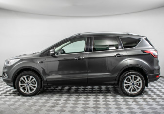 Подержанный автомобиль Ford Kuga 2019 года (8 фото)