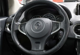 Подержанный автомобиль Renault Koleos 2013 года (17 фото)