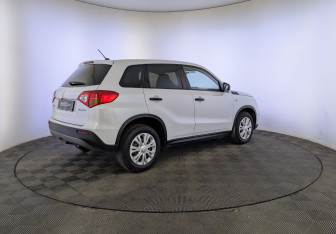 Подержанный автомобиль Suzuki Vitara 2016 года (5 фото)