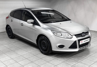 Подержанный автомобиль Ford Focus Hatchback 2011 года (3 фото)