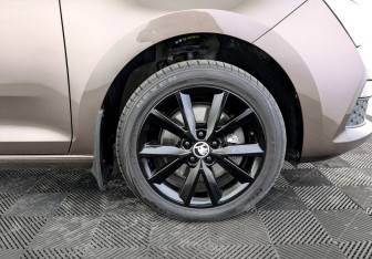 Подержанный автомобиль Skoda Rapid Liftback 2021 года (18 фото)