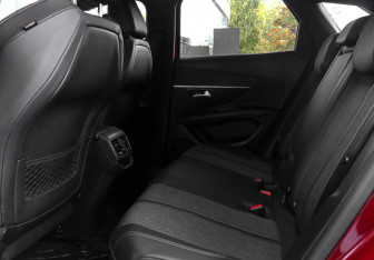 Подержанный автомобиль Peugeot 3008 2018 года (10 фото)