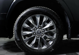 Подержанный автомобиль Toyota Land Cruiser Suv 2021 года (9 фото)