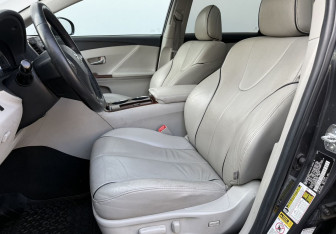 Подержанный автомобиль Toyota Venza 2010 года (10 фото)
