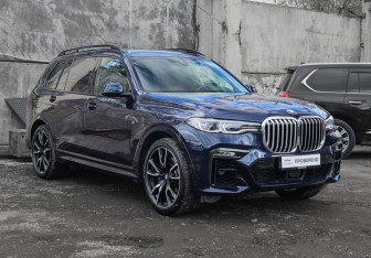 Подержанный автомобиль BMW X7 2021 года (3 фото)