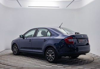Подержанный автомобиль Skoda Rapid Liftback 2014 года (7 фото)