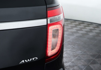 Подержанный автомобиль Ford Explorer 2013 года (8 фото)