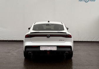 Подержанный автомобиль Changan UNI-V 2023 года (6 фото)