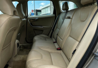Подержанный автомобиль Volvo XC60 2014 года (10 фото)