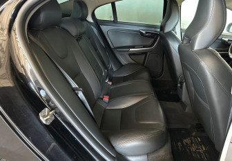 Подержанный автомобиль Volvo S60 2017 года (10 фото)
