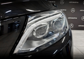 Подержанный автомобиль Mercedes-Benz GLE 2017 года (17 фото)