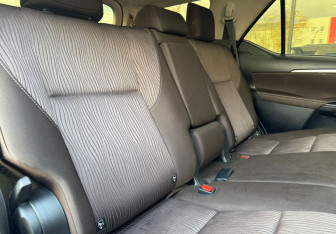 Подержанный автомобиль Toyota Fortuner 2018 года (11 фото)