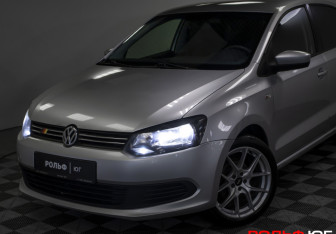 Подержанный автомобиль Volkswagen Polo Sedan 2011 года (19 фото)