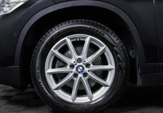Подержанный автомобиль BMW X1 2018 года (26 фото)
