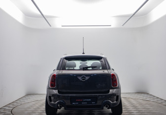 Подержанный автомобиль MINI Countryman 2011 года (6 фото)