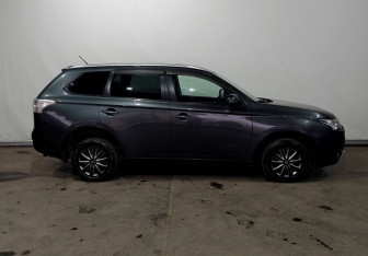 Подержанный автомобиль Mitsubishi Outlander 2014 года (8 фото)
