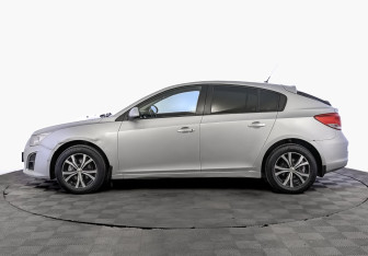 Подержанный автомобиль Chevrolet Cruze Hatchback 2015 года (8 фото)