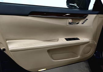 Подержанный автомобиль Lexus ES 2014 года (19 фото)