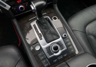 Подержанный автомобиль Audi Q7 2014 года (23 фото)