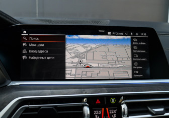 Подержанный автомобиль BMW X7 2021 года (28 фото)