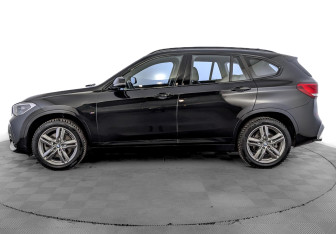 Подержанный автомобиль BMW X1 2022 года (8 фото)