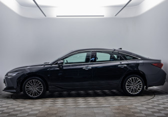 Подержанный автомобиль Toyota Avalon 2023 года (8 фото)