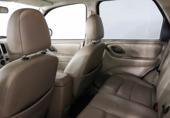 Подержанный автомобиль Ford Maverick 2005 года (12 фото)