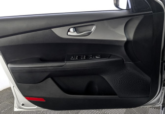 Подержанный автомобиль Kia Cerato Sedan 2020 года (19 фото)