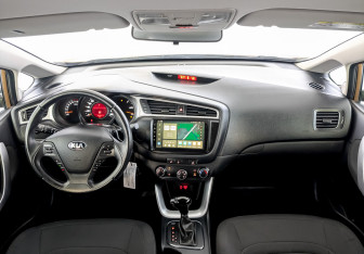 Подержанный автомобиль Kia Ceed Wagon 2017 года (14 фото)