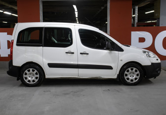 Подержанный автомобиль Peugeot Partner 2010 года (4 фото)