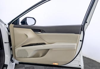 Подержанный автомобиль Toyota Camry Sedan 2021 года (25 фото)