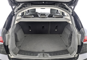 Подержанный автомобиль Jaguar E-Pace 2018 года (10 фото)