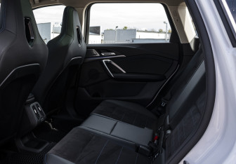 Подержанный автомобиль BMW X1 2025 года (16 фото)