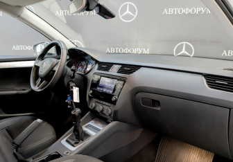 Подержанный автомобиль Skoda Octavia Liftback 2019 года (11 фото)