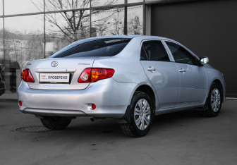 Подержанный автомобиль Toyota Corolla Sedan 2007 года (4 фото)
