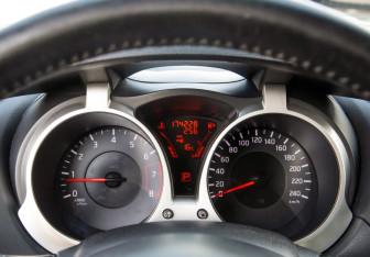 Подержанный автомобиль Nissan Juke 2012 года (9 фото)