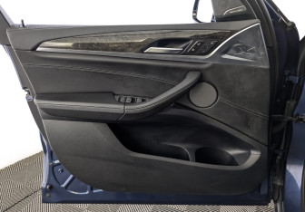 Подержанный автомобиль BMW X3 2018 года (19 фото)