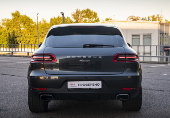 Подержанный автомобиль Porsche Macan 2016 года (6 фото)