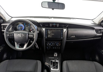 Подержанный автомобиль Toyota Fortuner 2021 года (14 фото)