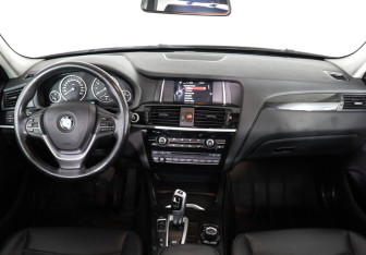 Подержанный автомобиль BMW X3 2017 года (10 фото)